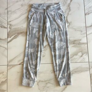 Lululemon Heritage Speckle Camo Rhino Grey Ready to Rulu Jogger Crop Size 2